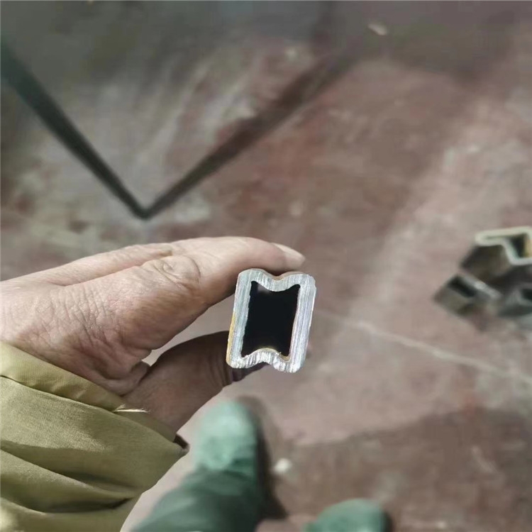 供應Q235B焊接方矩管 大小口徑方矩管 薄壁方矩管歡迎來電