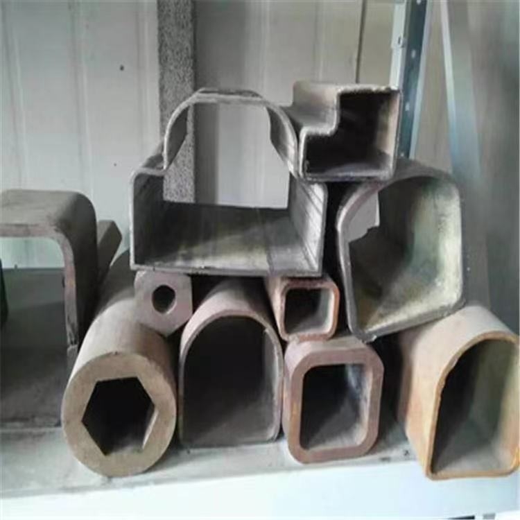 45*65鍍鋅梅花管廠家-鋅鋼護欄燈籠鋼管廠家