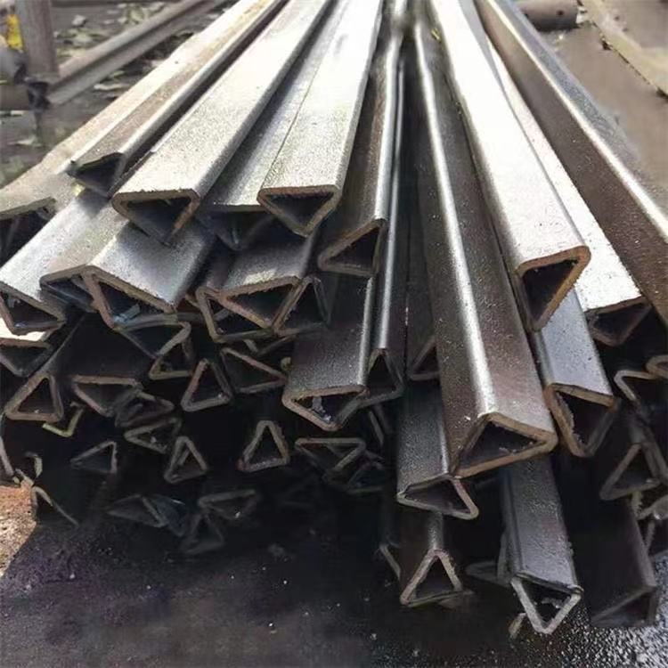 護(hù)欄梅花管-50*100鍍鋅梅花管-鋅鋼燈籠形鋼管